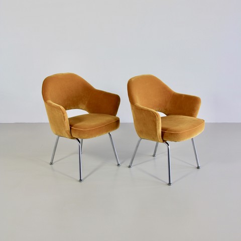 Pair Of Eero Saarinen Conference Chairs Knoll International